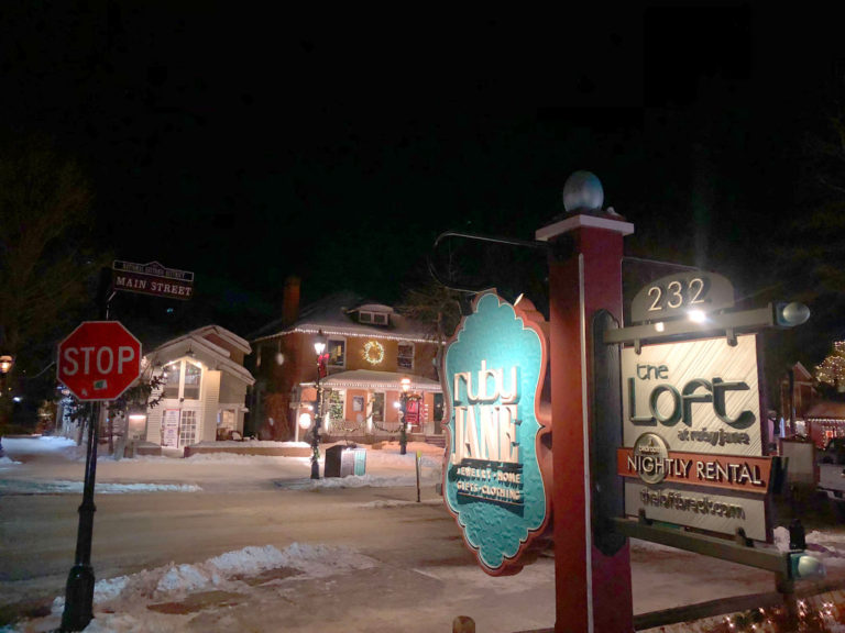 Breckenridge best après ski, happy hour at Breck TheLuxuryVacationGuide