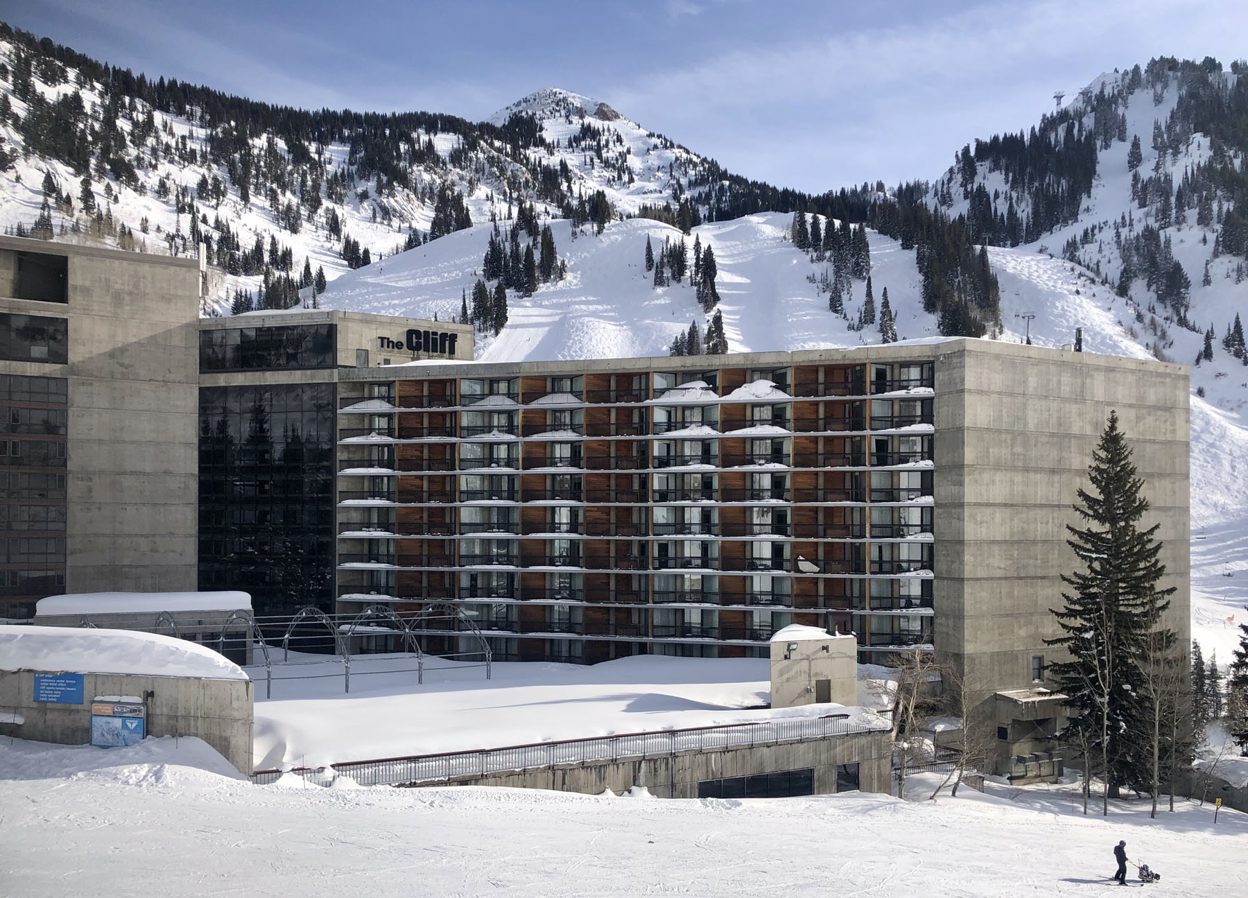 Cliff Lodge at Snowbird | TheLuxuryVacationGuide