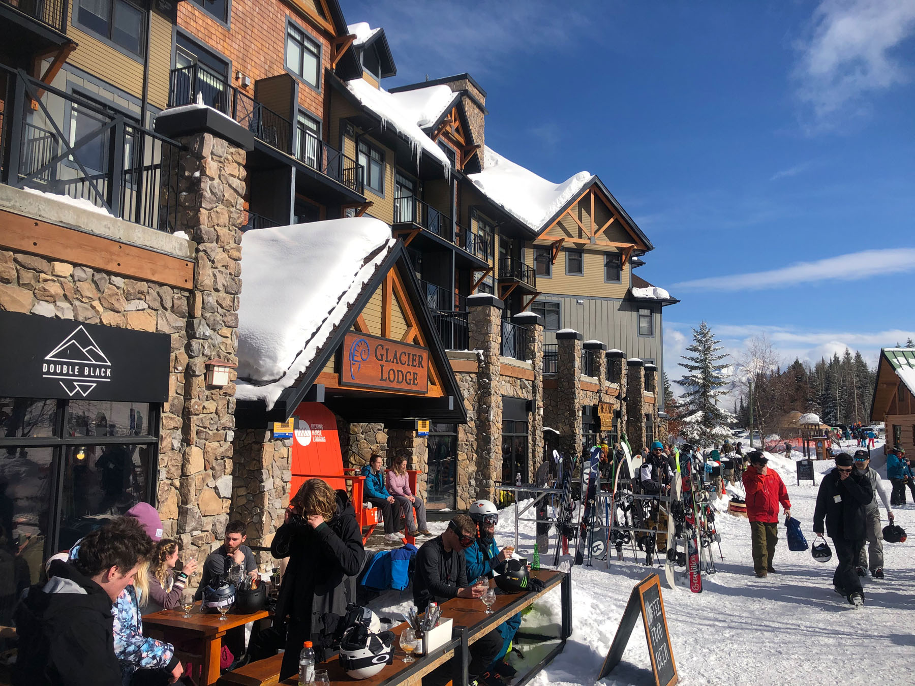 Best apres ski bars in Canada - Whistler, Banff, Tremblant
